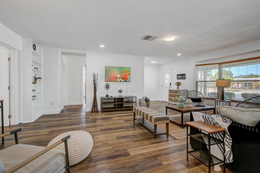 Image 10 of 48 For 2121 Greenbriar Boulevard