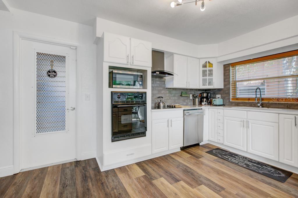 Image 16 of 48 For 2121 Greenbriar Boulevard