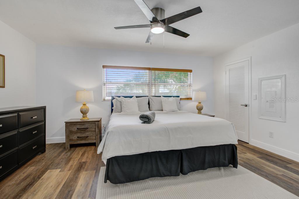 Image 20 of 48 For 2121 Greenbriar Boulevard