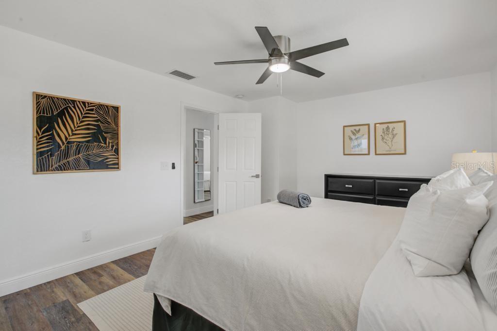 Image 21 of 48 For 2121 Greenbriar Boulevard