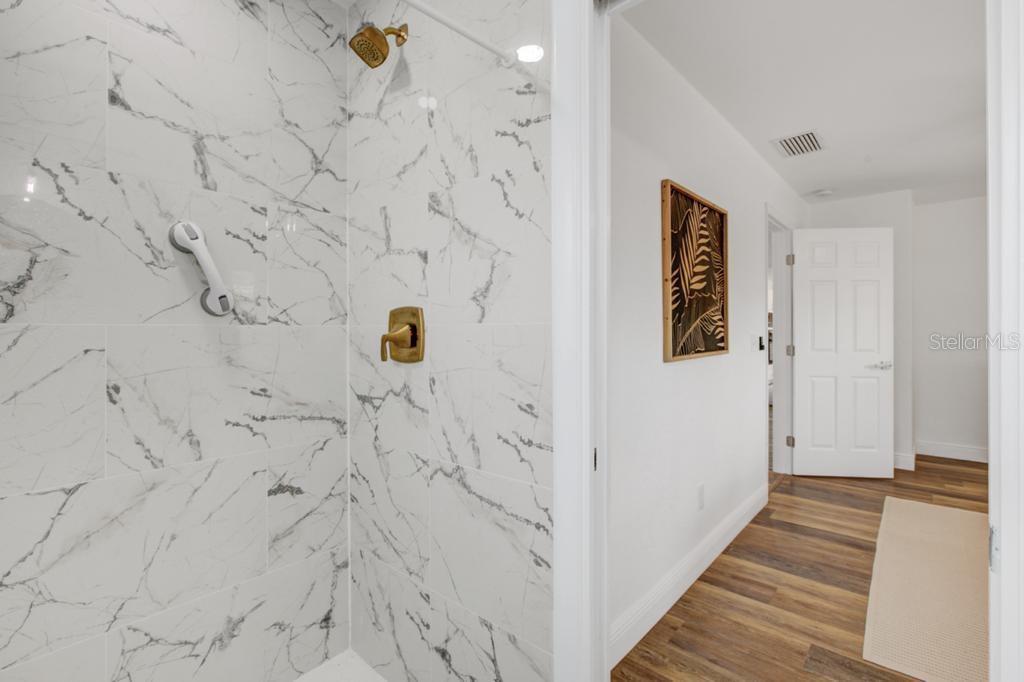 Image 25 of 48 For 2121 Greenbriar Boulevard