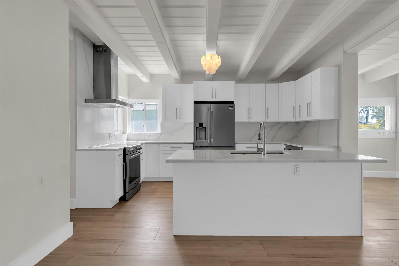 Image 15 of 47 For 8820 Gulf Boulevard