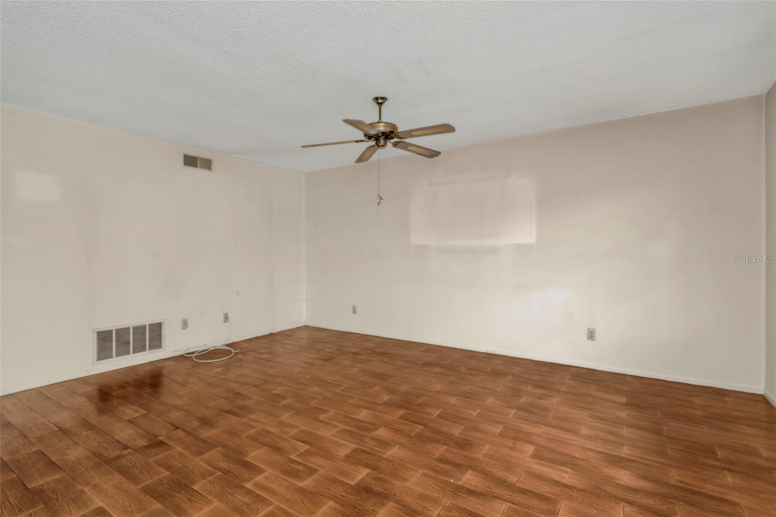 Image 4 of 35 For 13250 Ridge Road 6a3