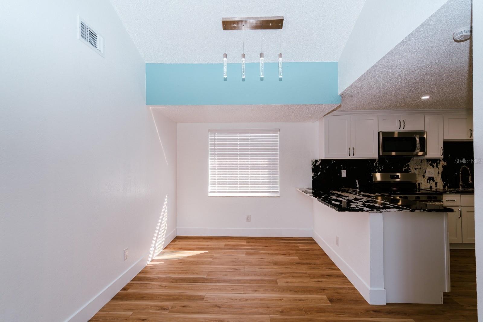 Image 12 of 35 For 7502 Pond View Court