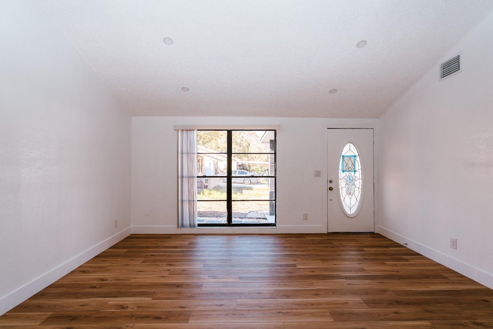 Image 13 of 35 For 7502 Pond View Court