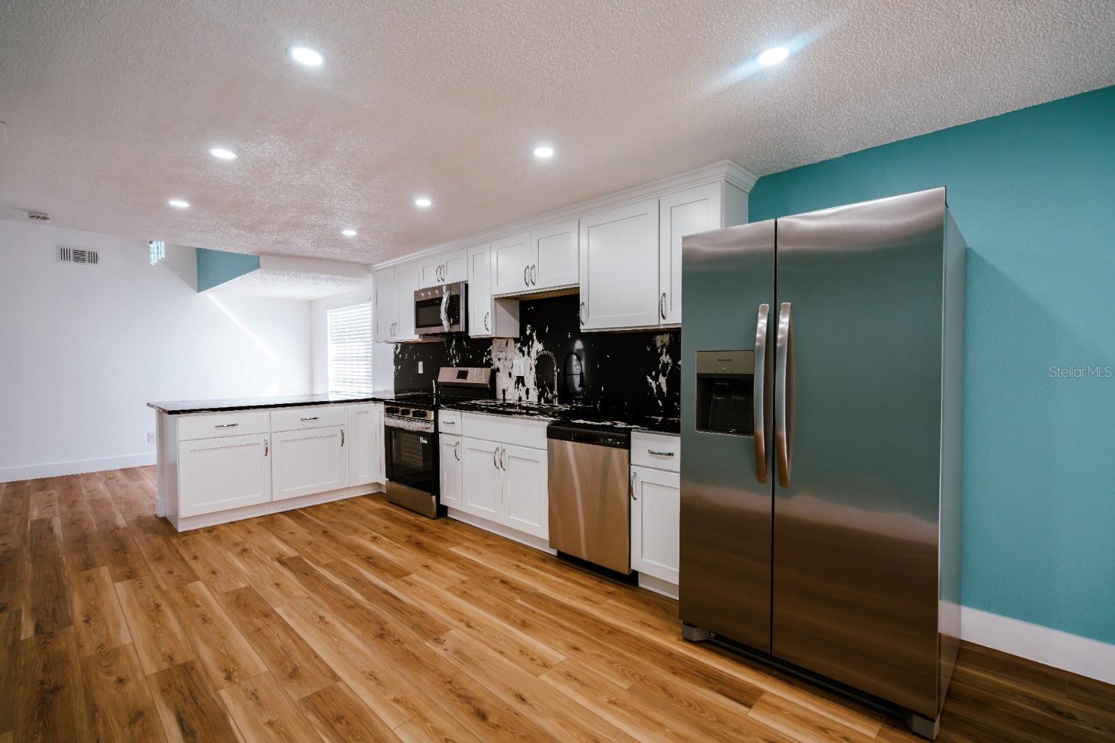 Image 14 of 35 For 7502 Pond View Court