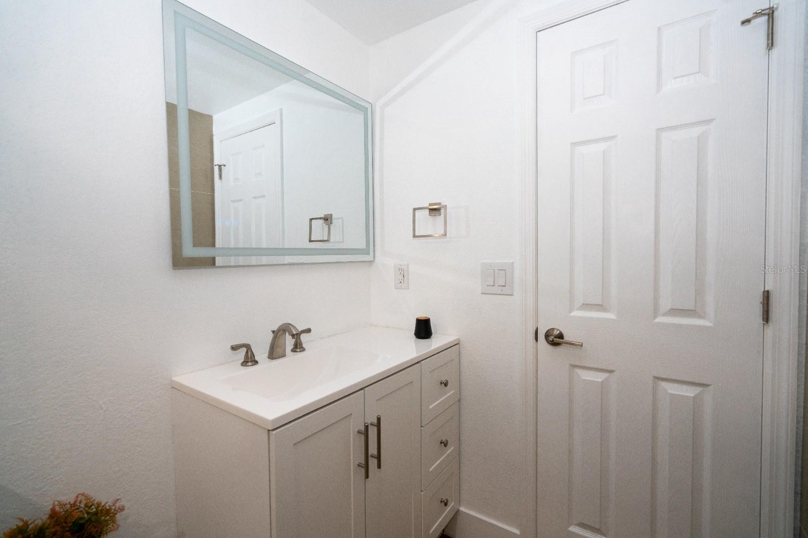 Image 17 of 35 For 7502 Pond View Court