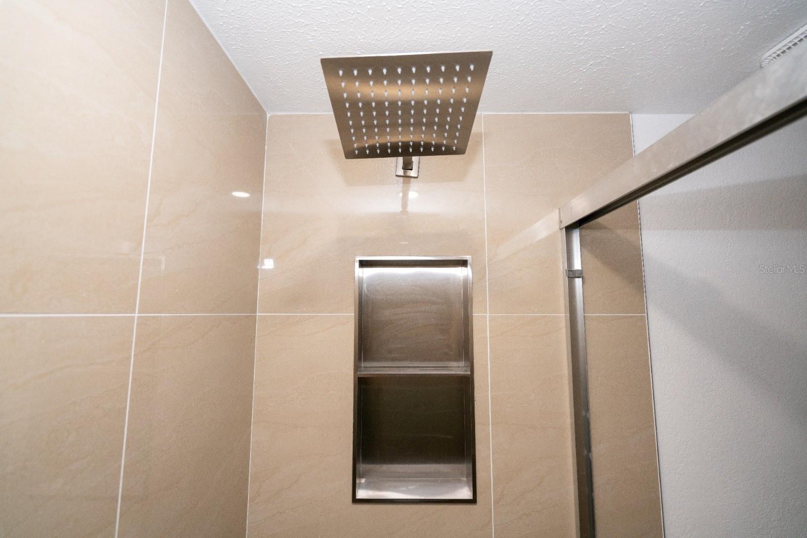 Image 18 of 35 For 7502 Pond View Court