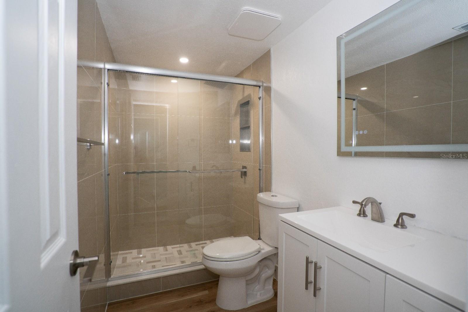 Image 19 of 35 For 7502 Pond View Court