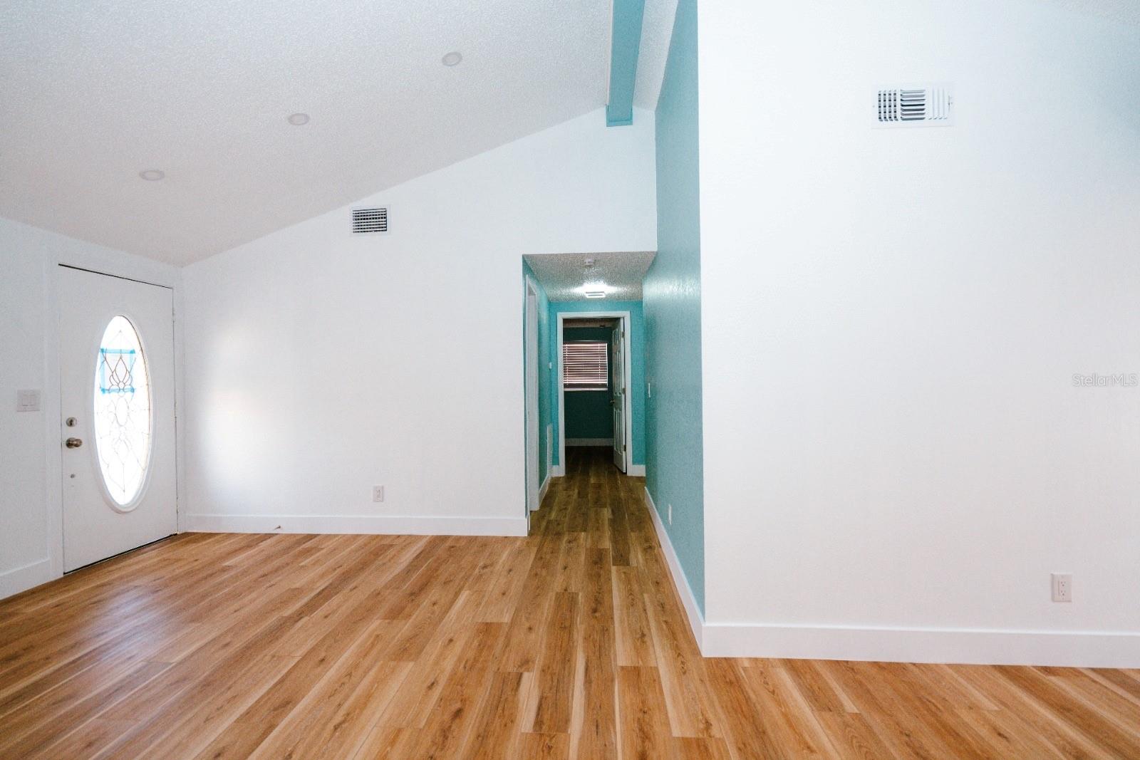 Image 27 of 35 For 7502 Pond View Court