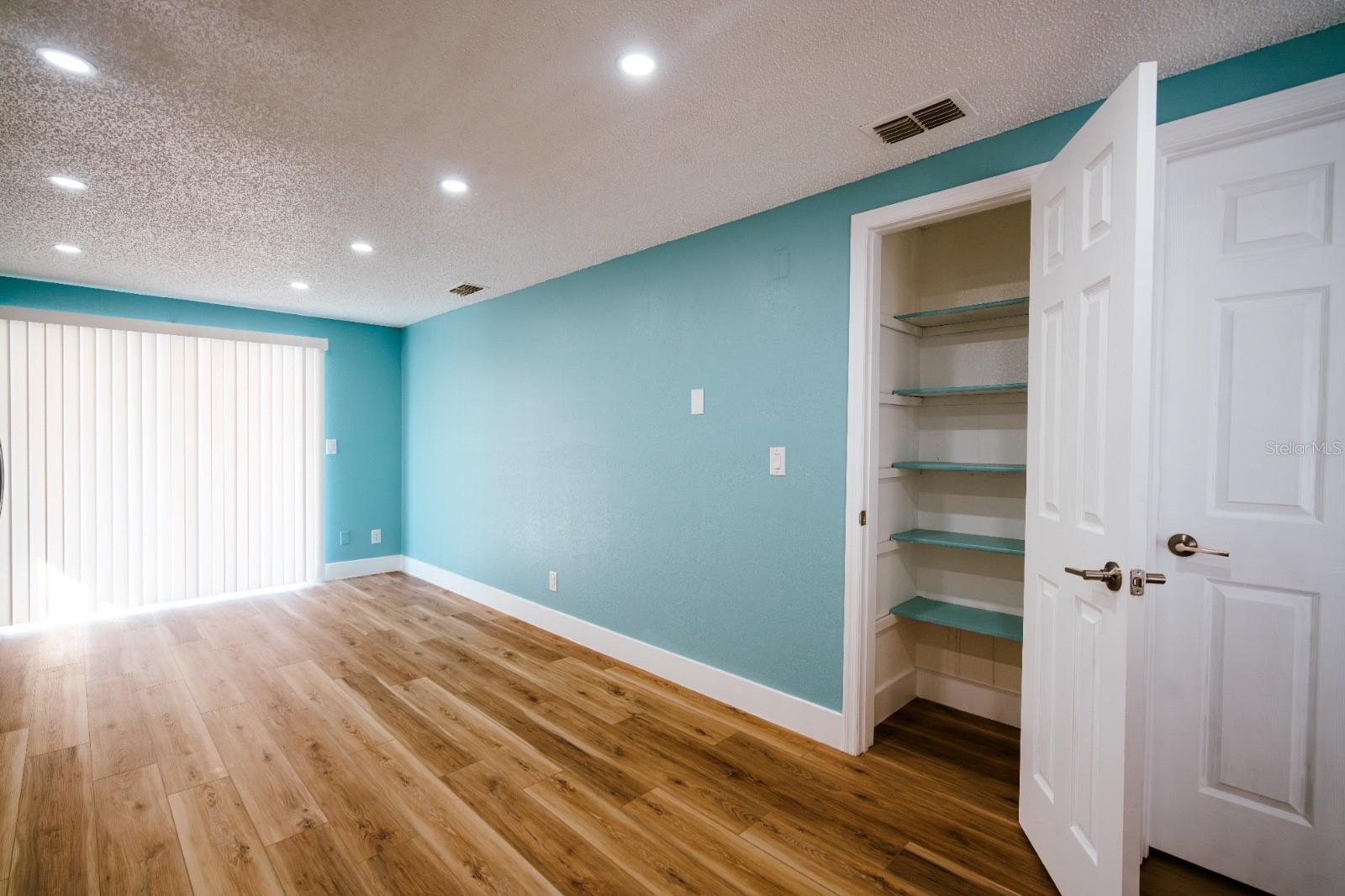 Image 28 of 35 For 7502 Pond View Court