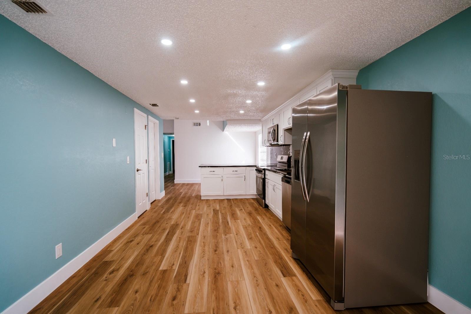 Image 29 of 35 For 7502 Pond View Court