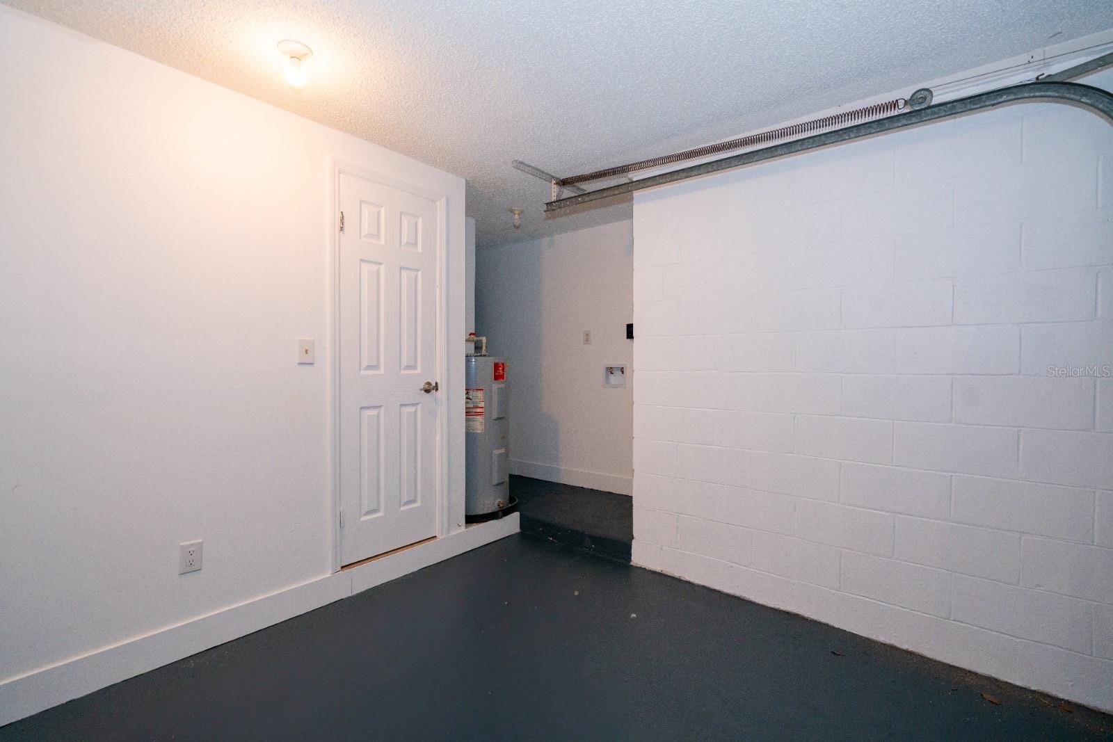 Image 30 of 35 For 7502 Pond View Court