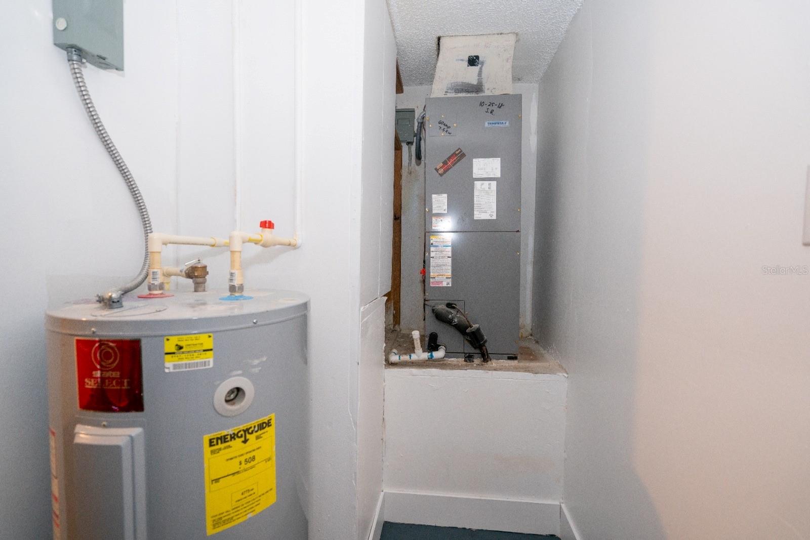 Image 32 of 35 For 7502 Pond View Court