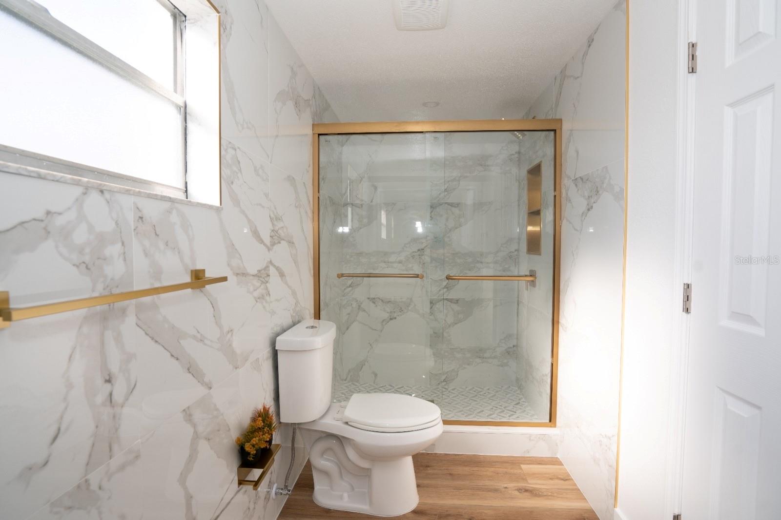 Image 8 of 35 For 7502 Pond View Court