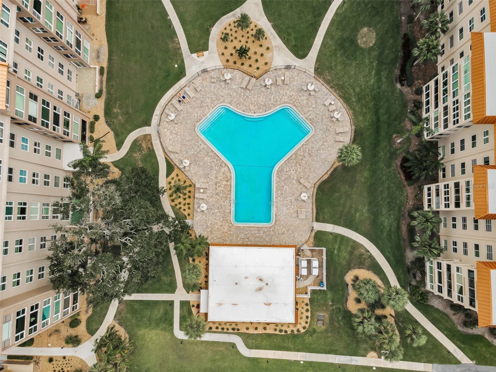 Image 10 of 40 For 632 Edgewater Drive 139