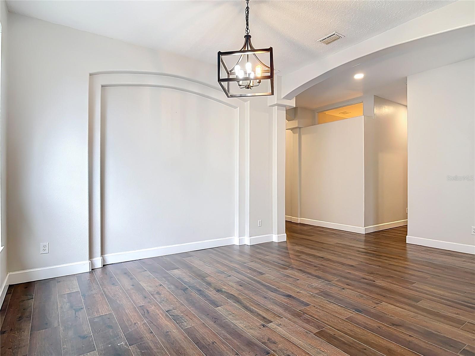 Image 13 of 69 For 6 Lionshead Drive