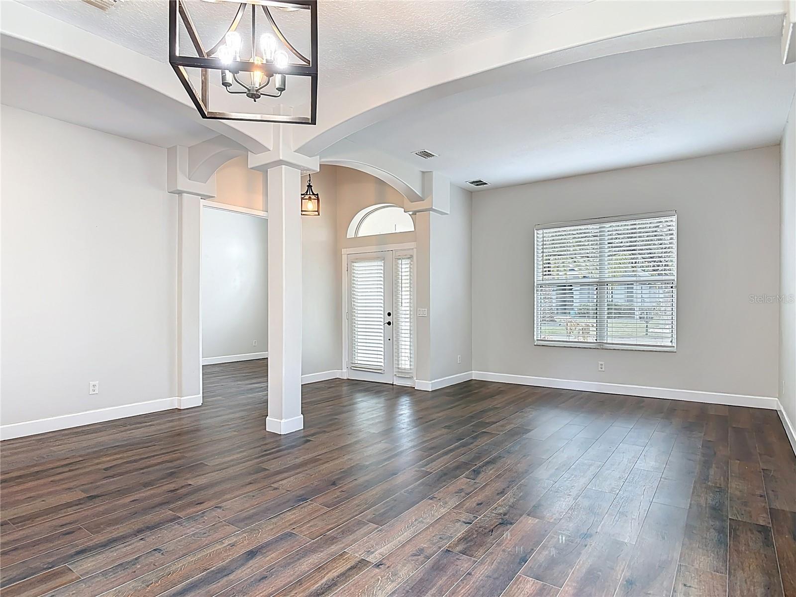 Image 14 of 69 For 6 Lionshead Drive