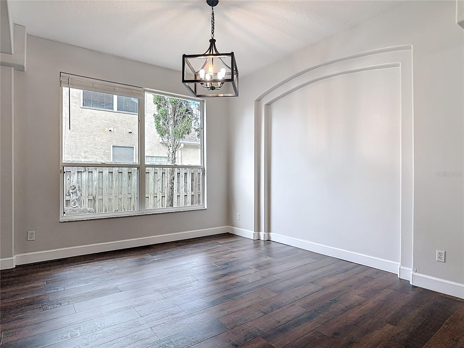 Image 16 of 69 For 6 Lionshead Drive