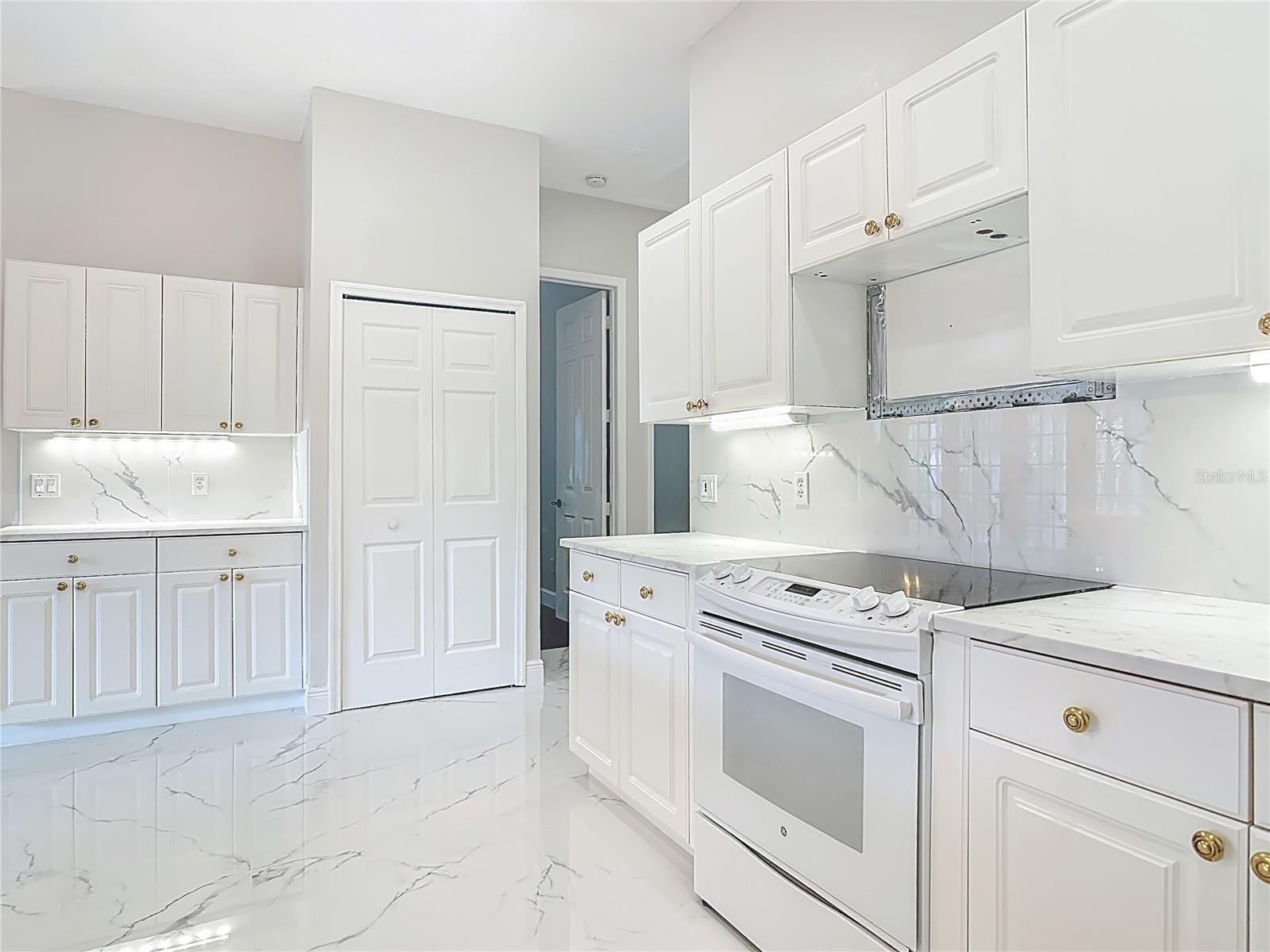 Image 18 of 69 For 6 Lionshead Drive