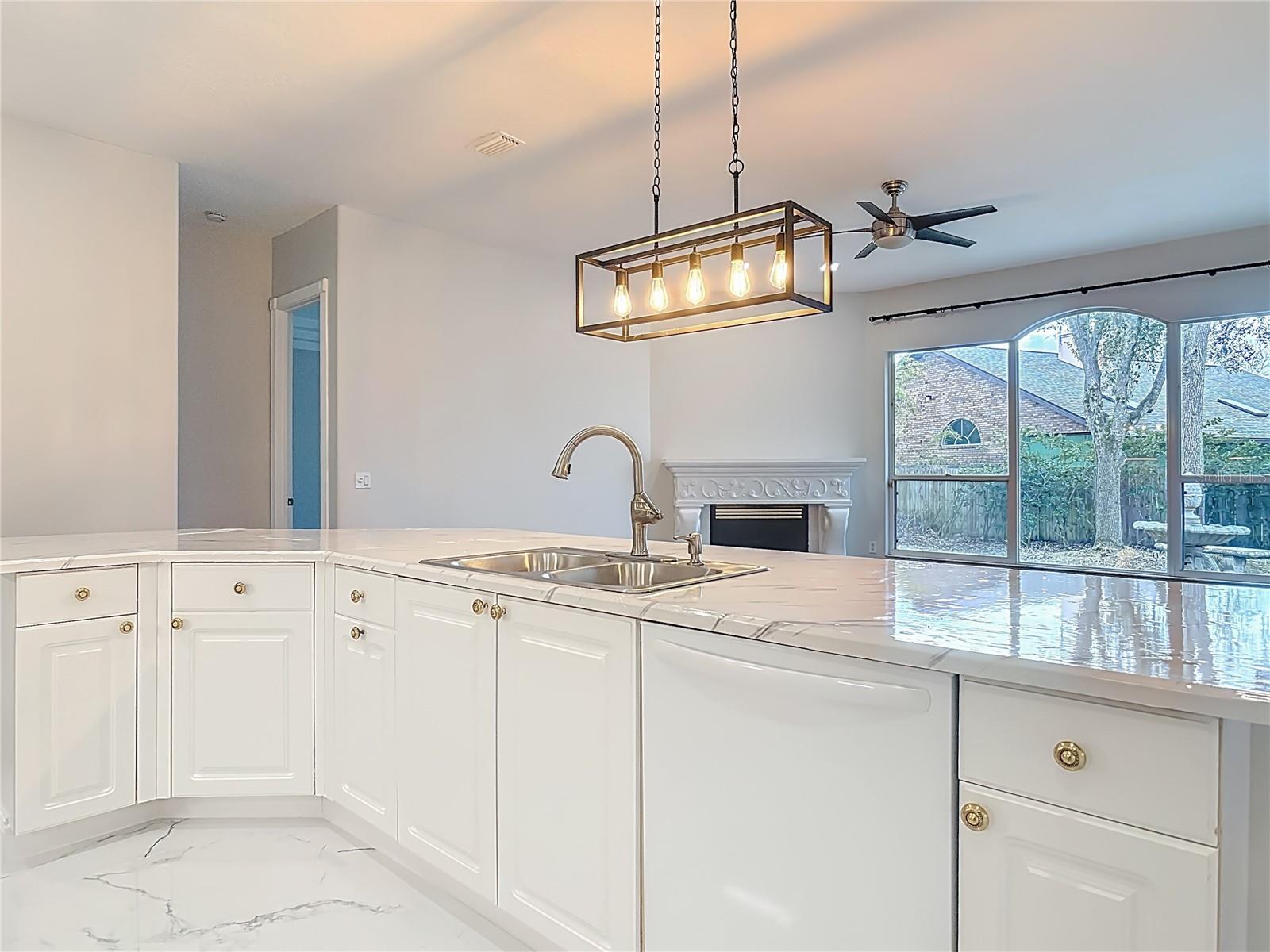 Image 20 of 69 For 6 Lionshead Drive