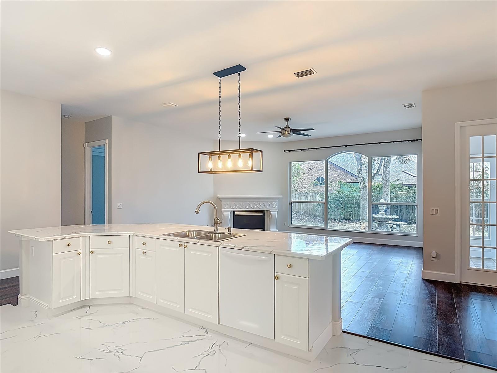 Image 21 of 69 For 6 Lionshead Drive