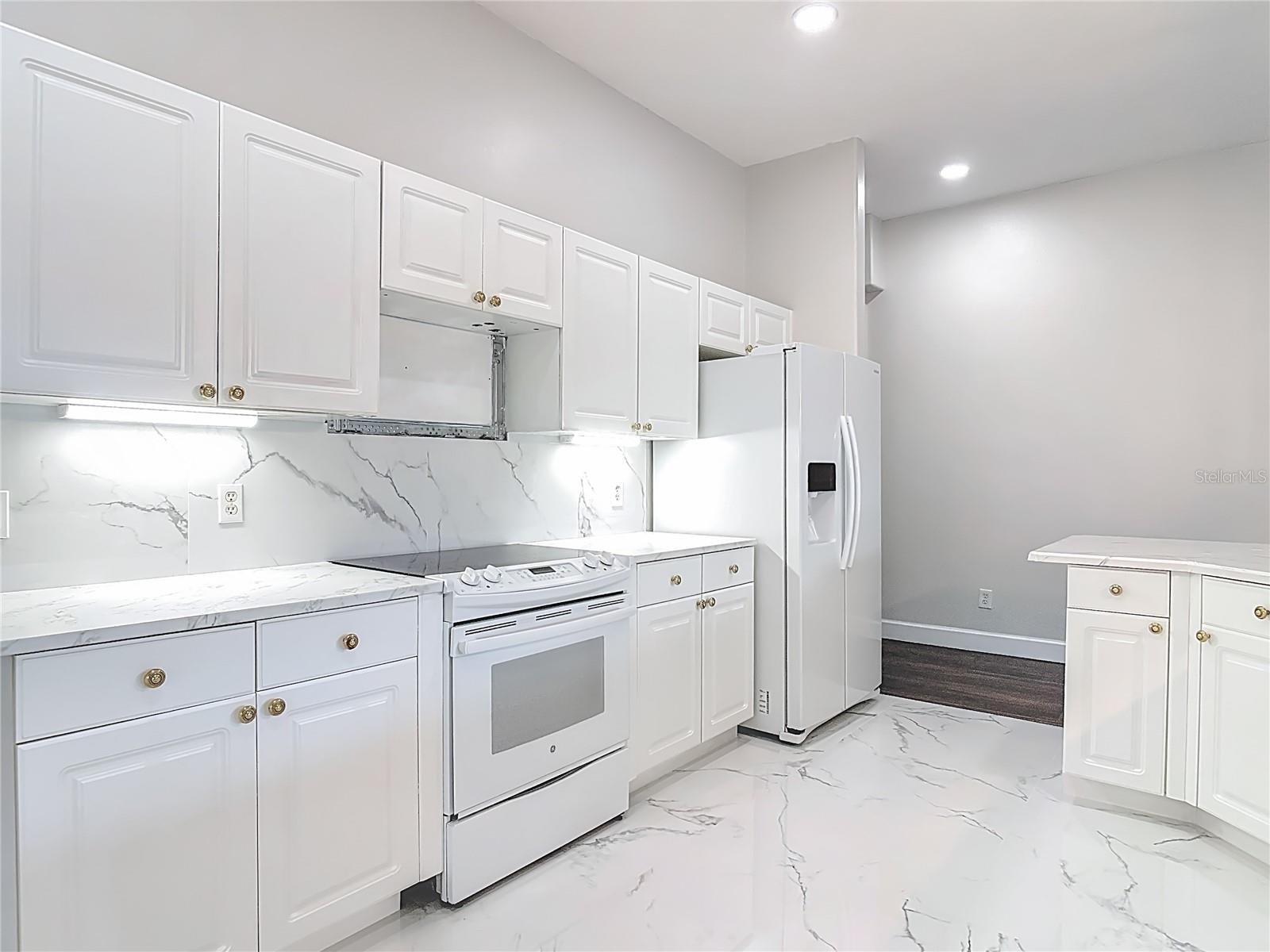 Image 22 of 69 For 6 Lionshead Drive