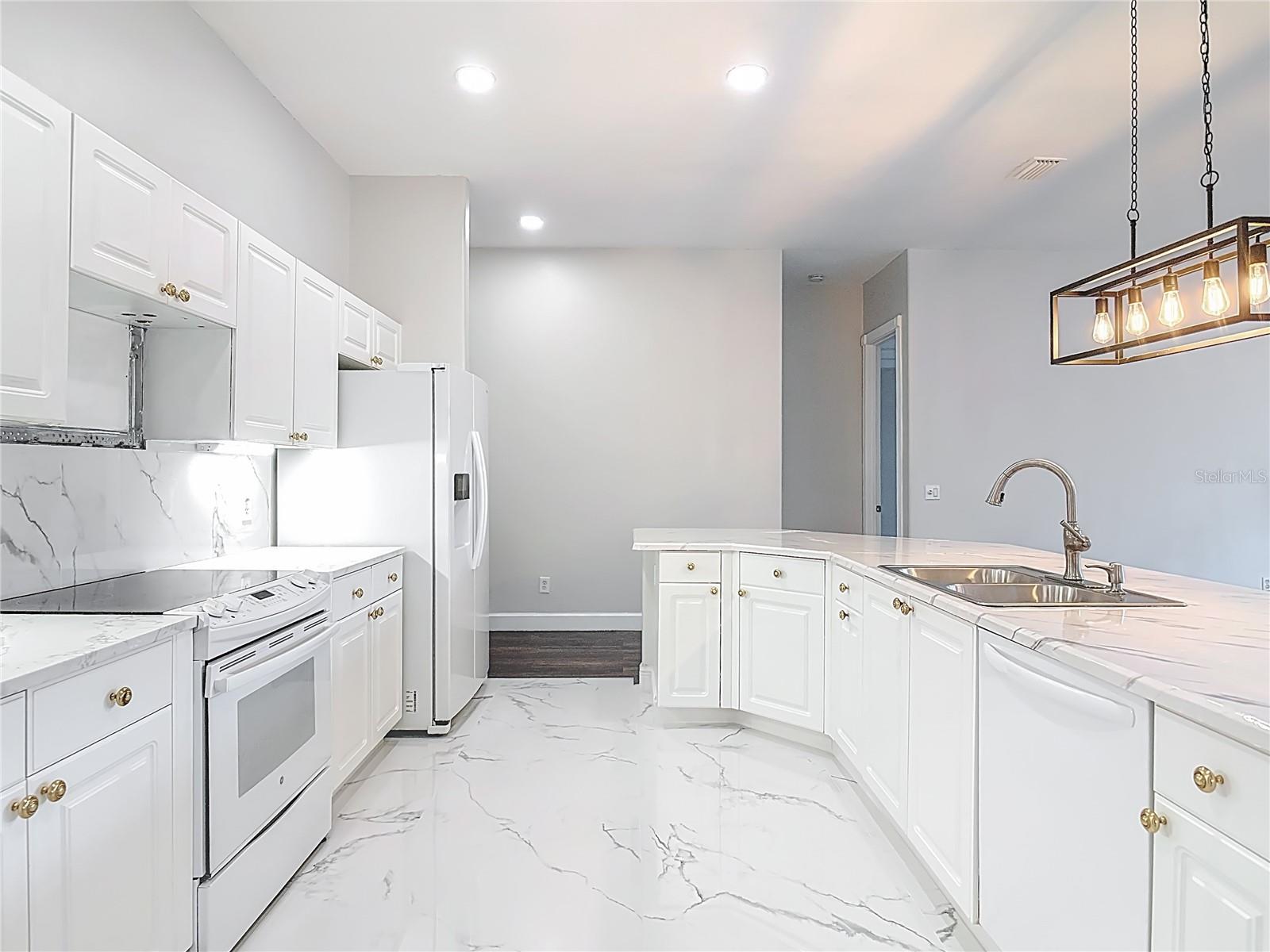 Image 23 of 69 For 6 Lionshead Drive