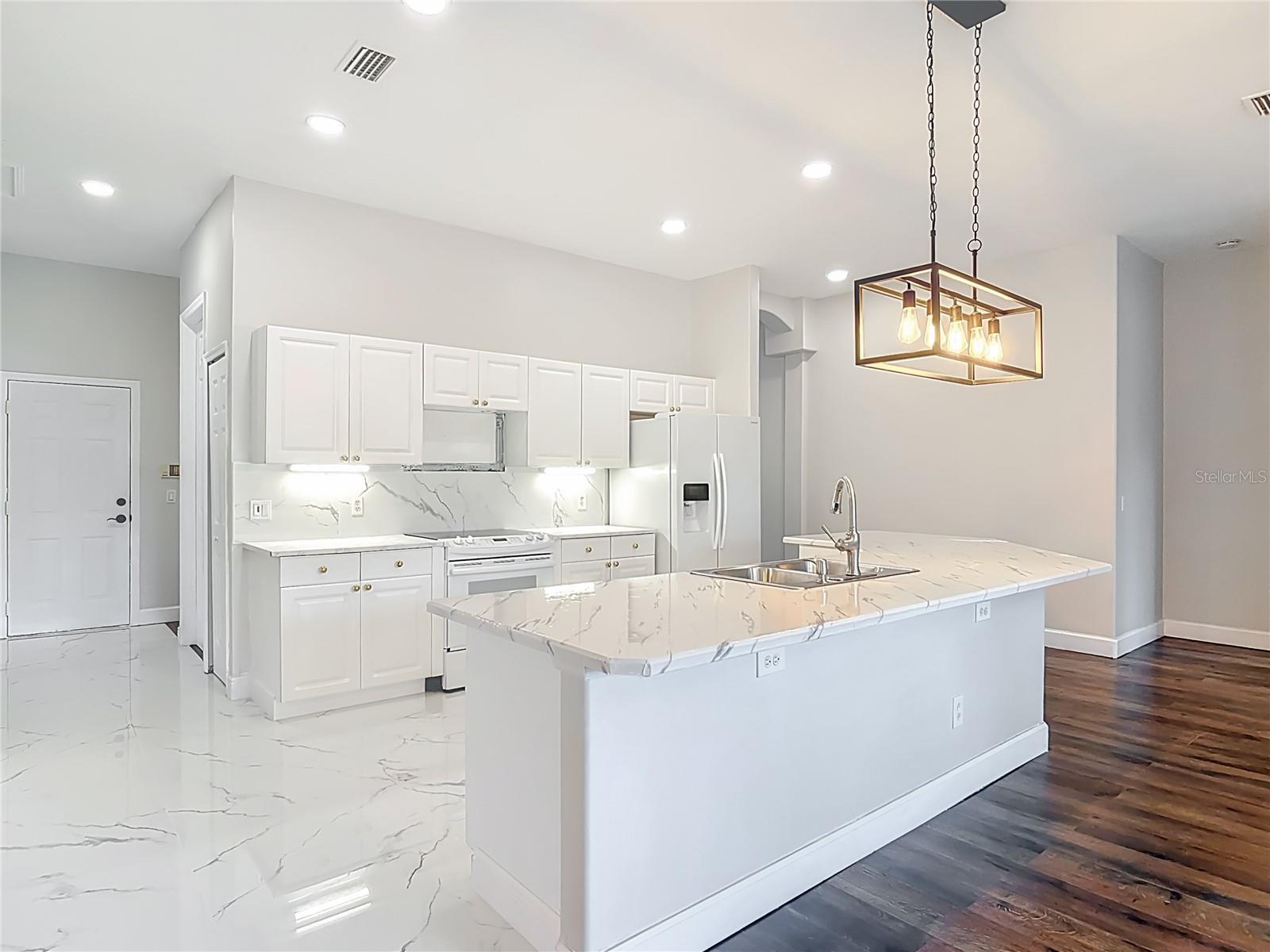 Image 25 of 69 For 6 Lionshead Drive