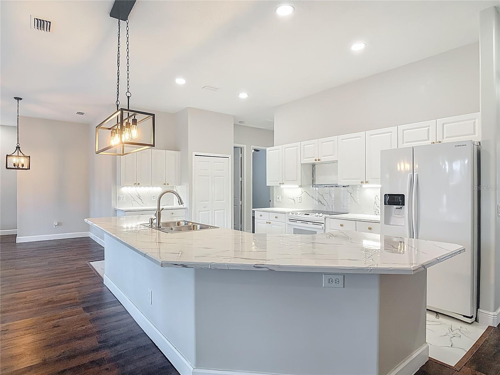 Image 30 of 69 For 6 Lionshead Drive