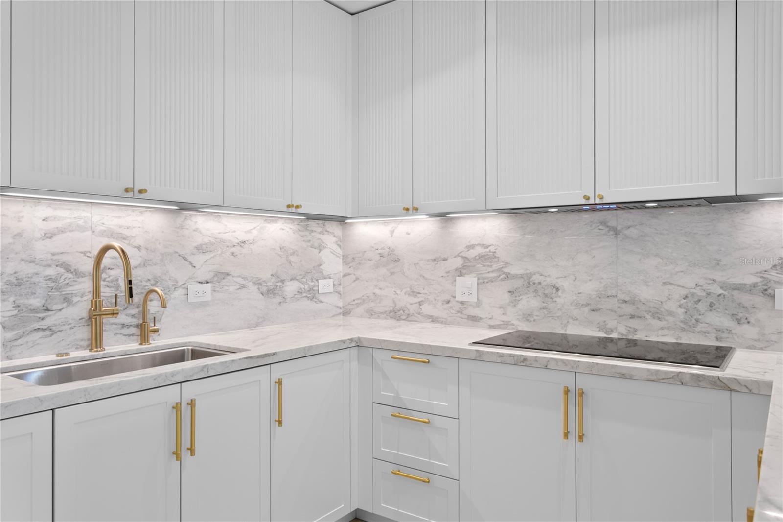 Image 18 of 47 For 3015 Ysabella Avenue 1601