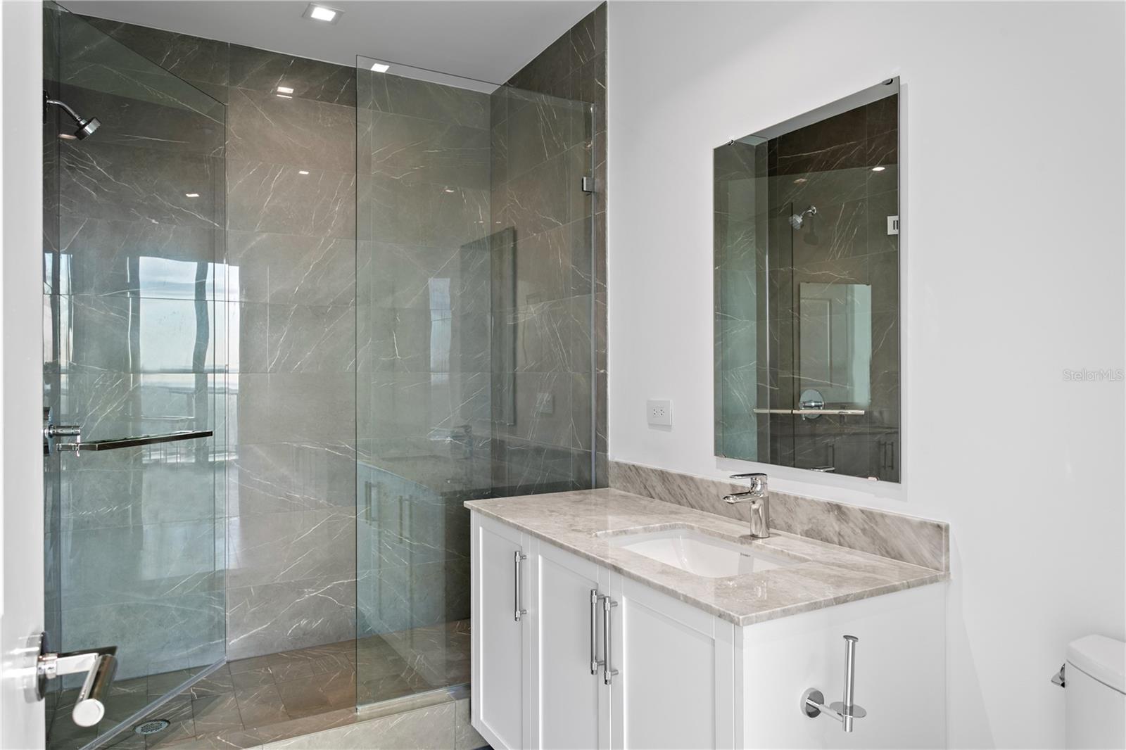 Image 28 of 47 For 3015 Ysabella Avenue 1601