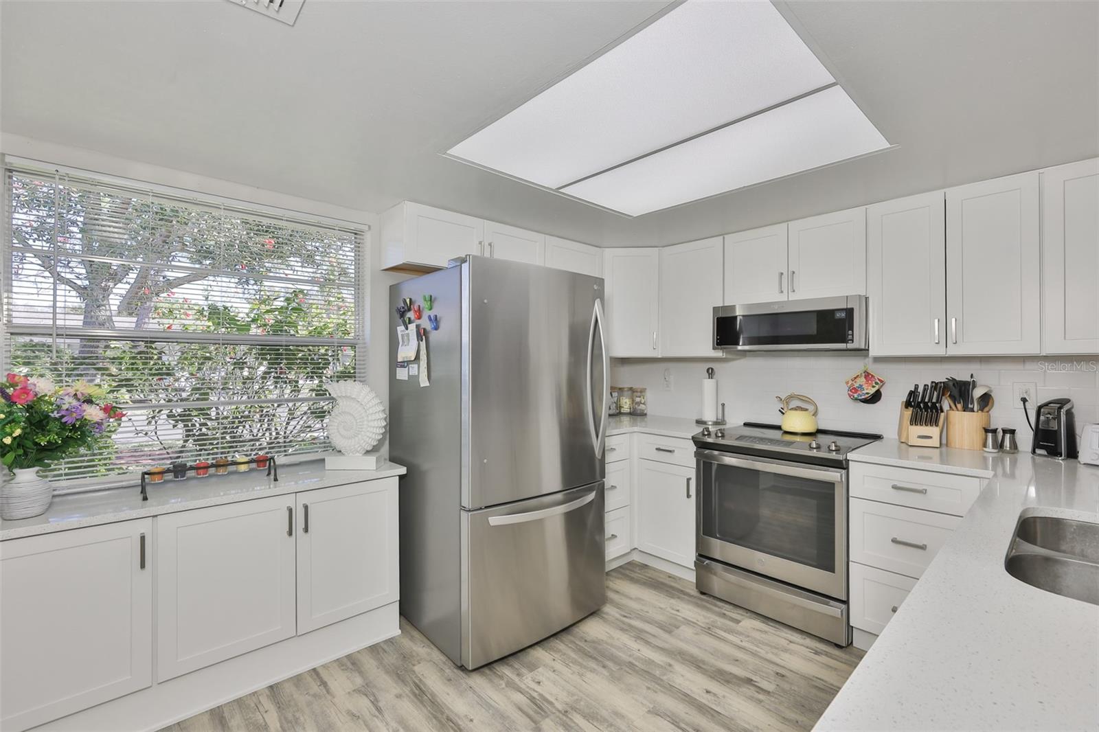 Image 11 of 43 For 2009 Halmrock Place 176