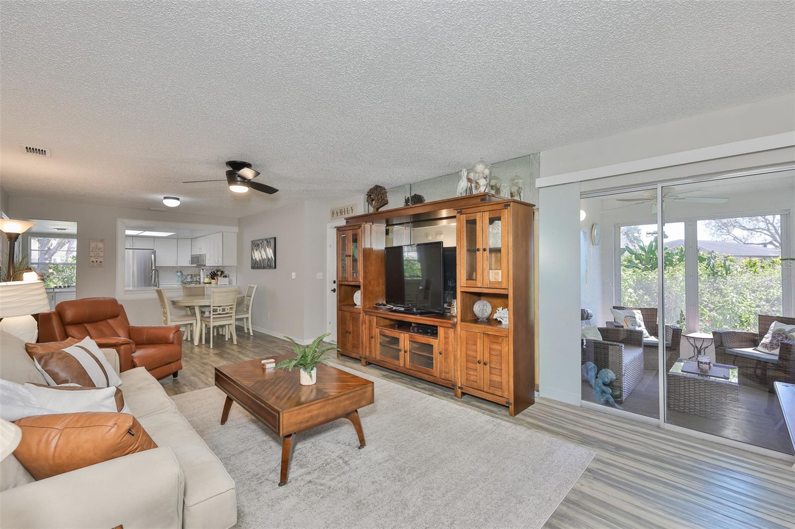 Image 4 of 43 For 2009 Halmrock Place 176