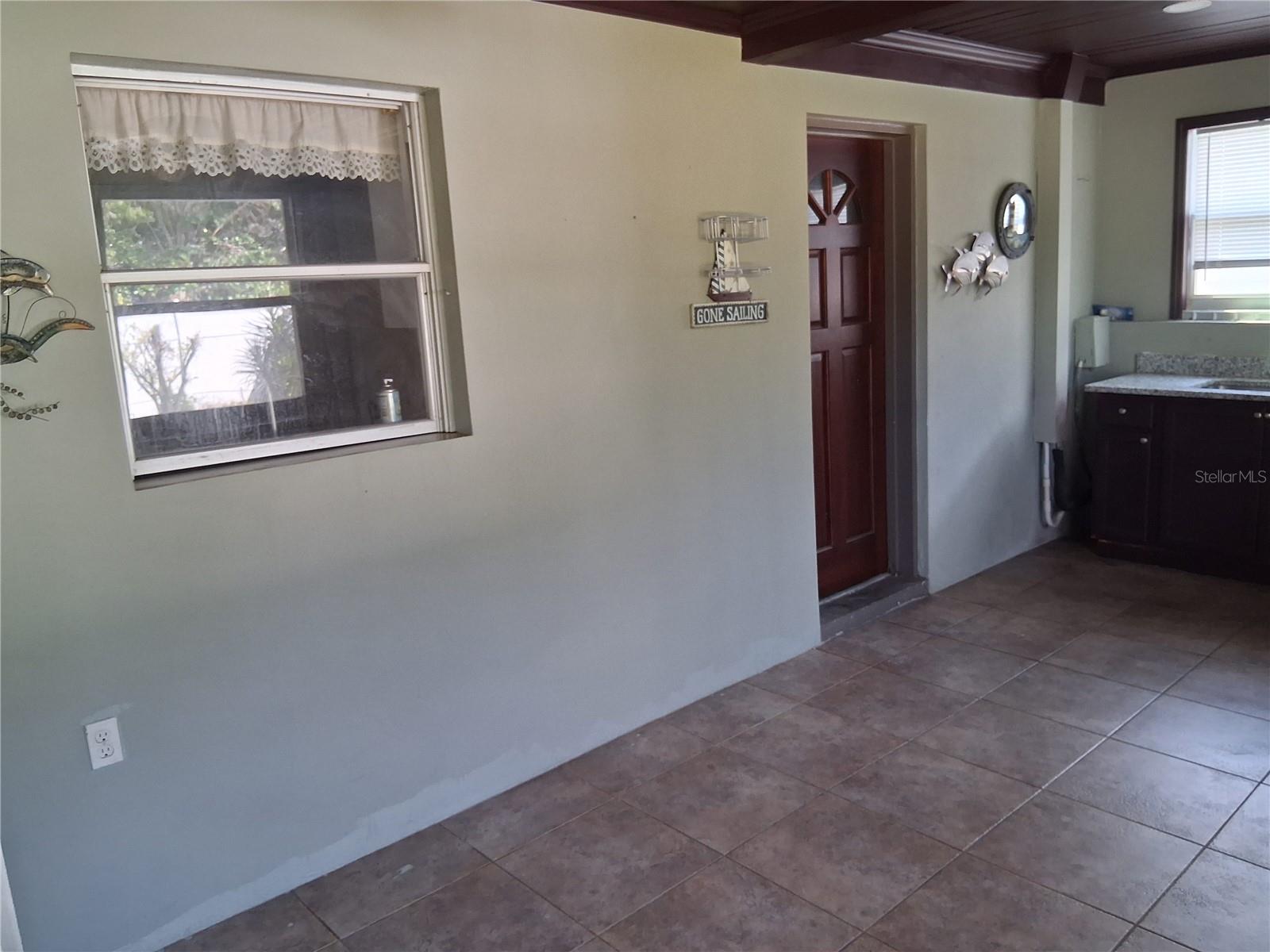 Image 17 of 19 For 10939 103rd Avenue