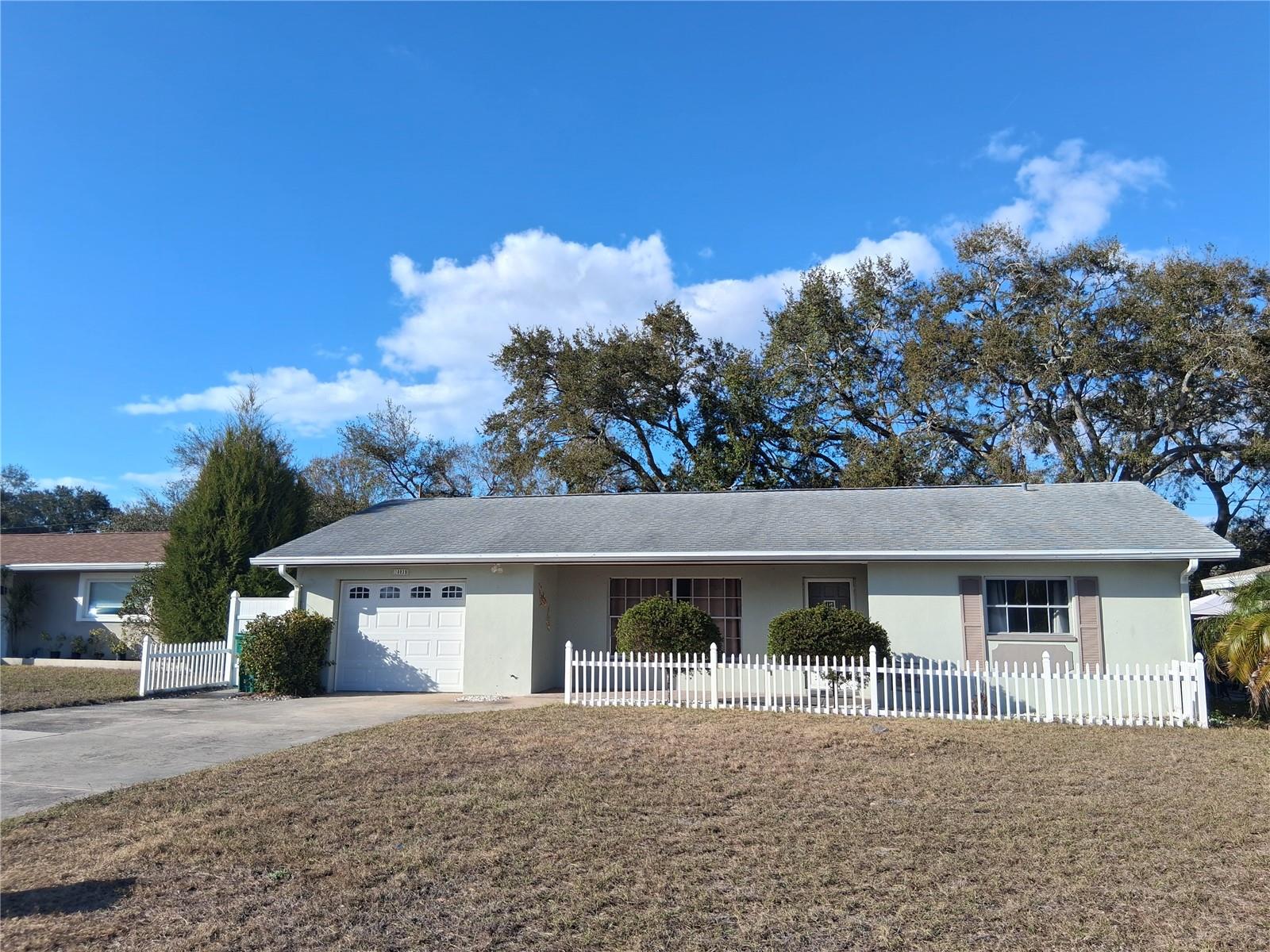 Image 18 of 19 For 10939 103rd Avenue