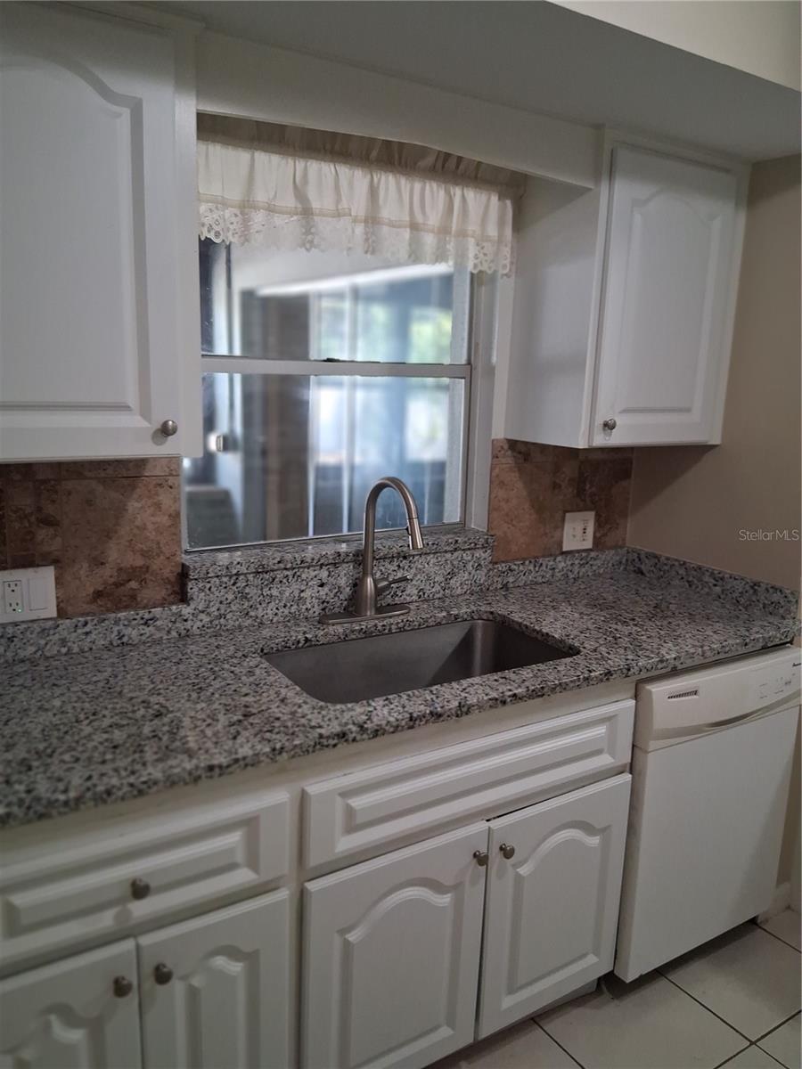 Image 4 of 19 For 10939 103rd Avenue