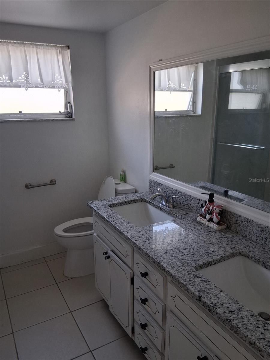 Image 7 of 19 For 10939 103rd Avenue