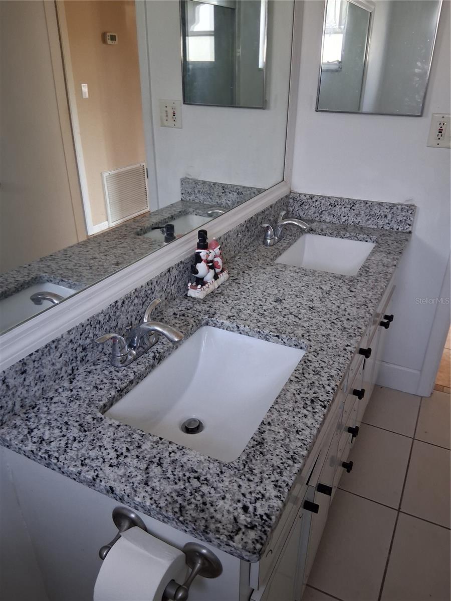 Image 8 of 19 For 10939 103rd Avenue