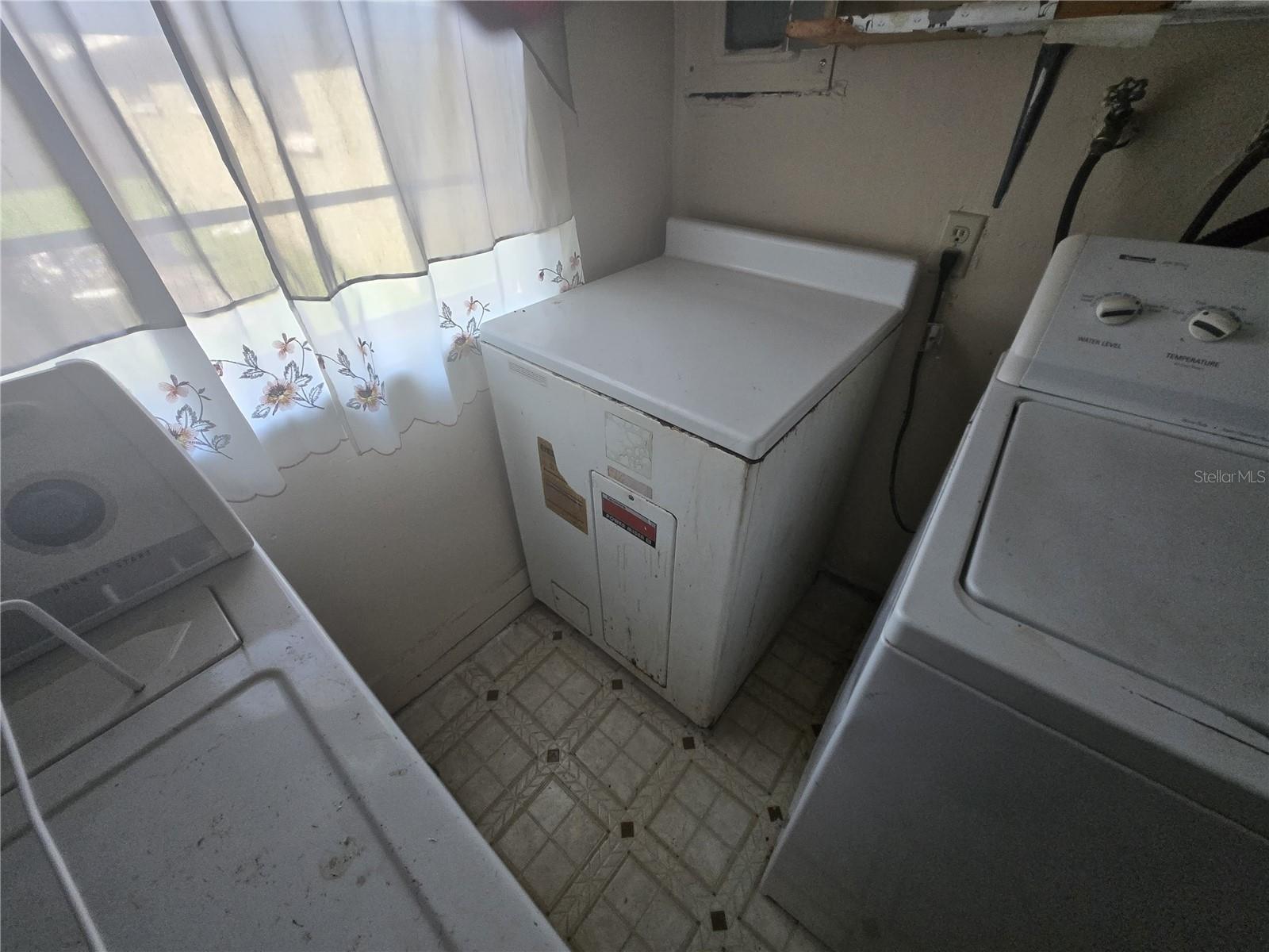 Image 13 of 29 For 171 Putnam Grove Road