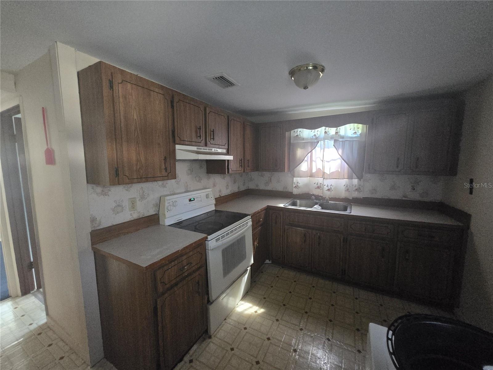 Image 20 of 29 For 171 Putnam Grove Road