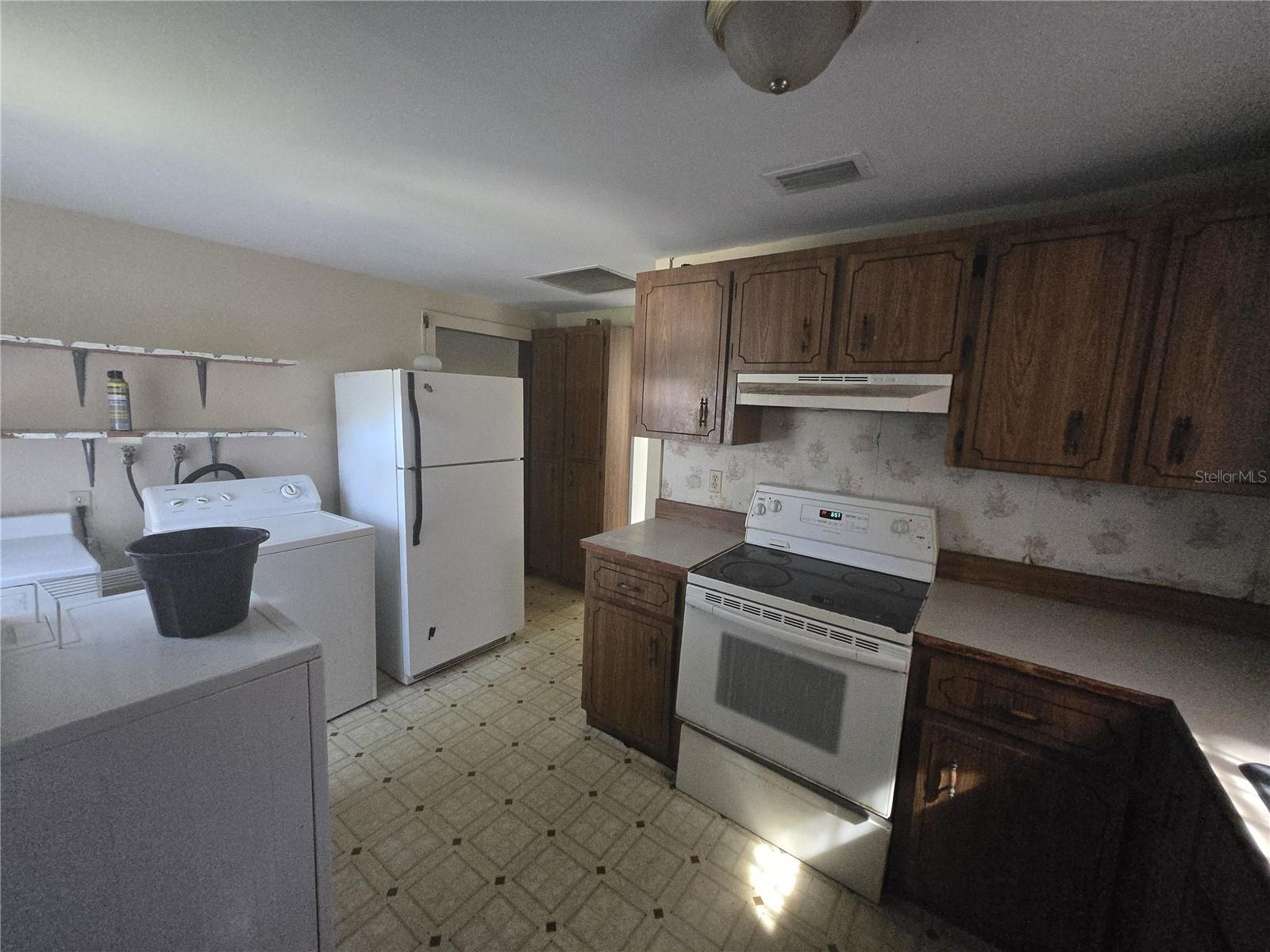 Image 21 of 29 For 171 Putnam Grove Road