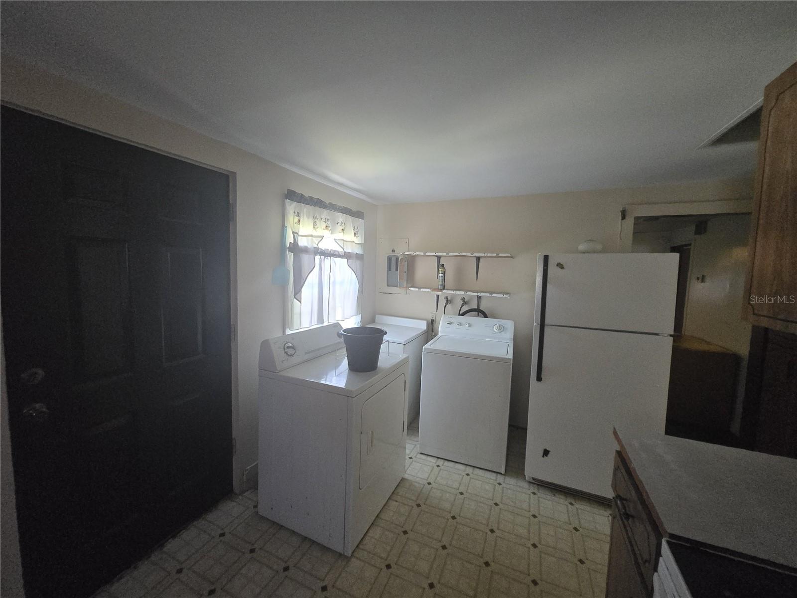 Image 9 of 29 For 171 Putnam Grove Road