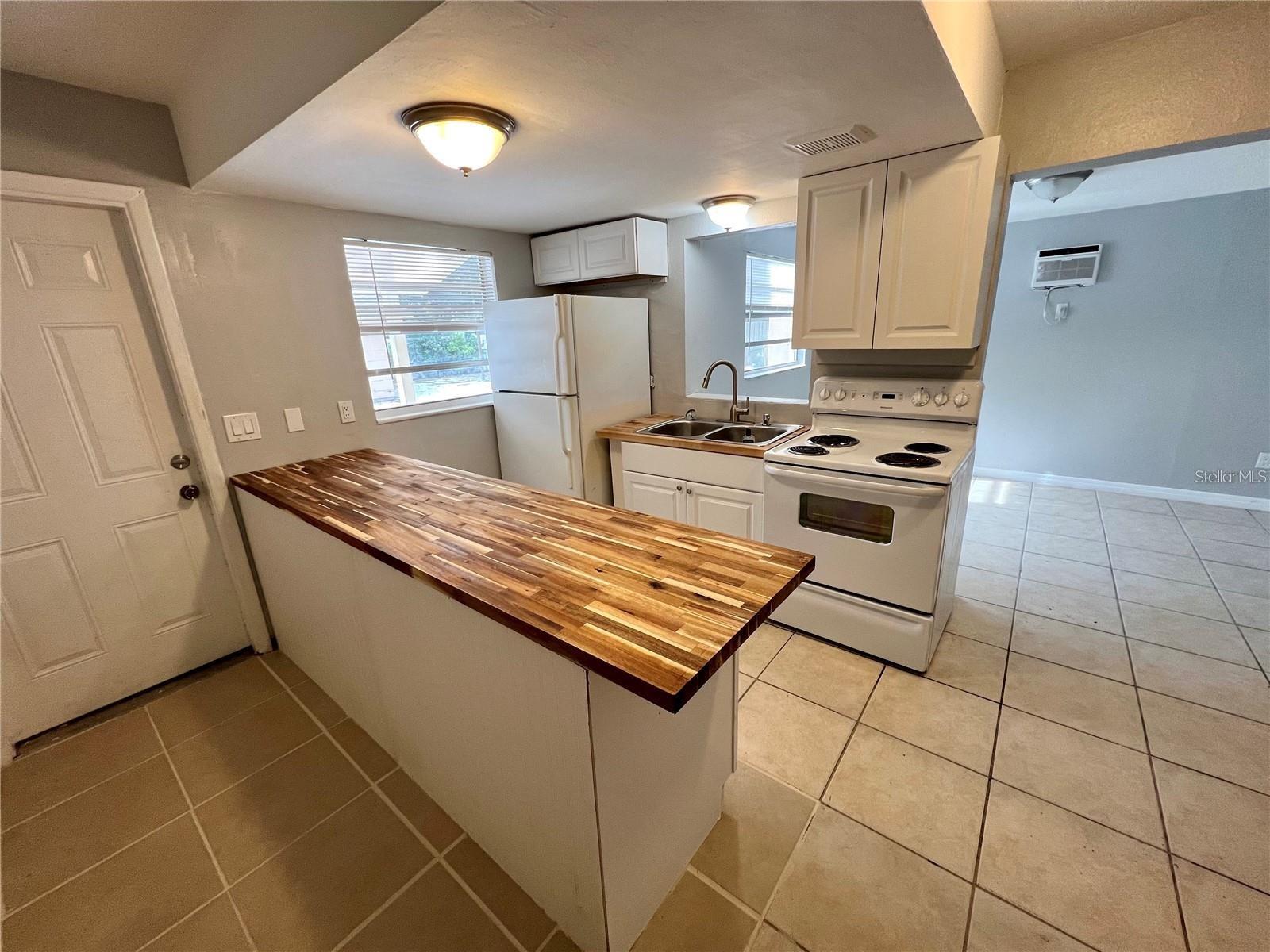 Image 2 of 6 For 908 Beverly Avenue B