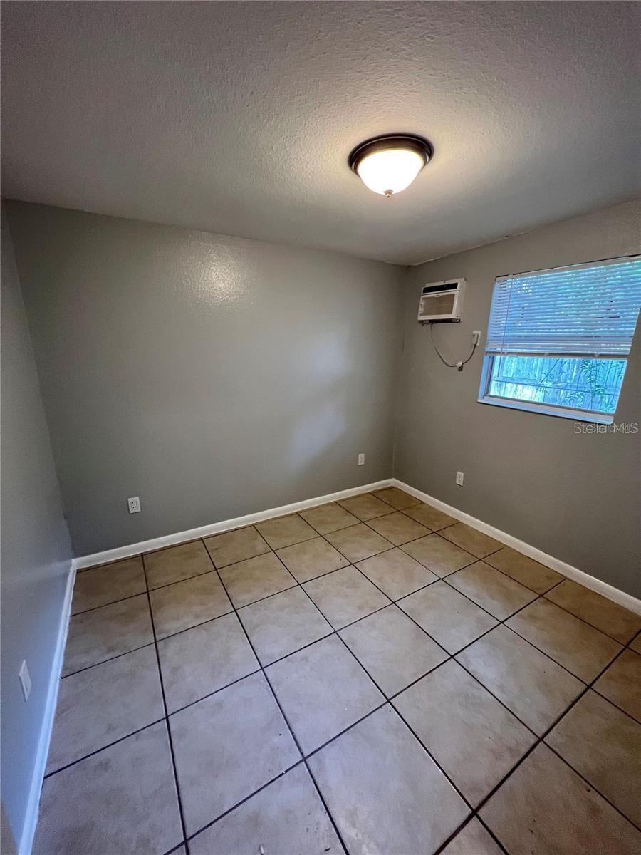 Image 4 of 6 For 908 Beverly Avenue B