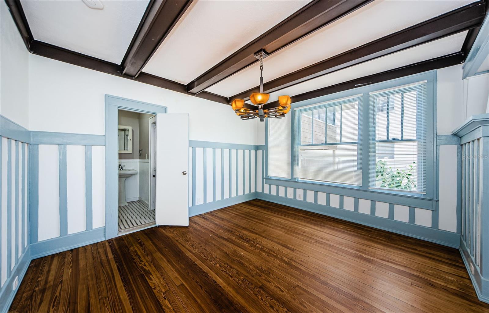 Image 15 of 32 For 620 Earle Avenue N