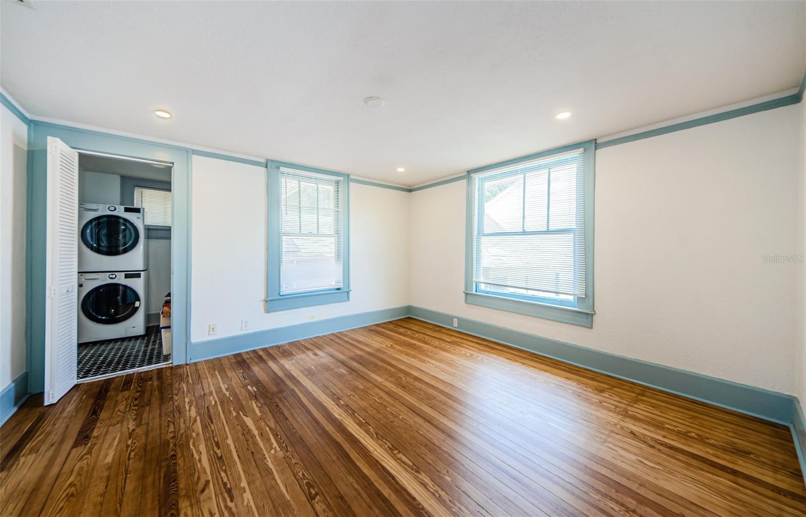 Image 17 of 32 For 620 Earle Avenue N