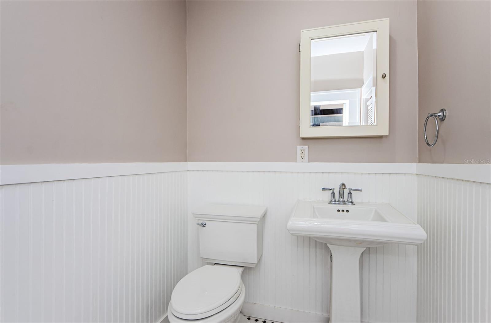 Image 21 of 32 For 620 Earle Avenue N