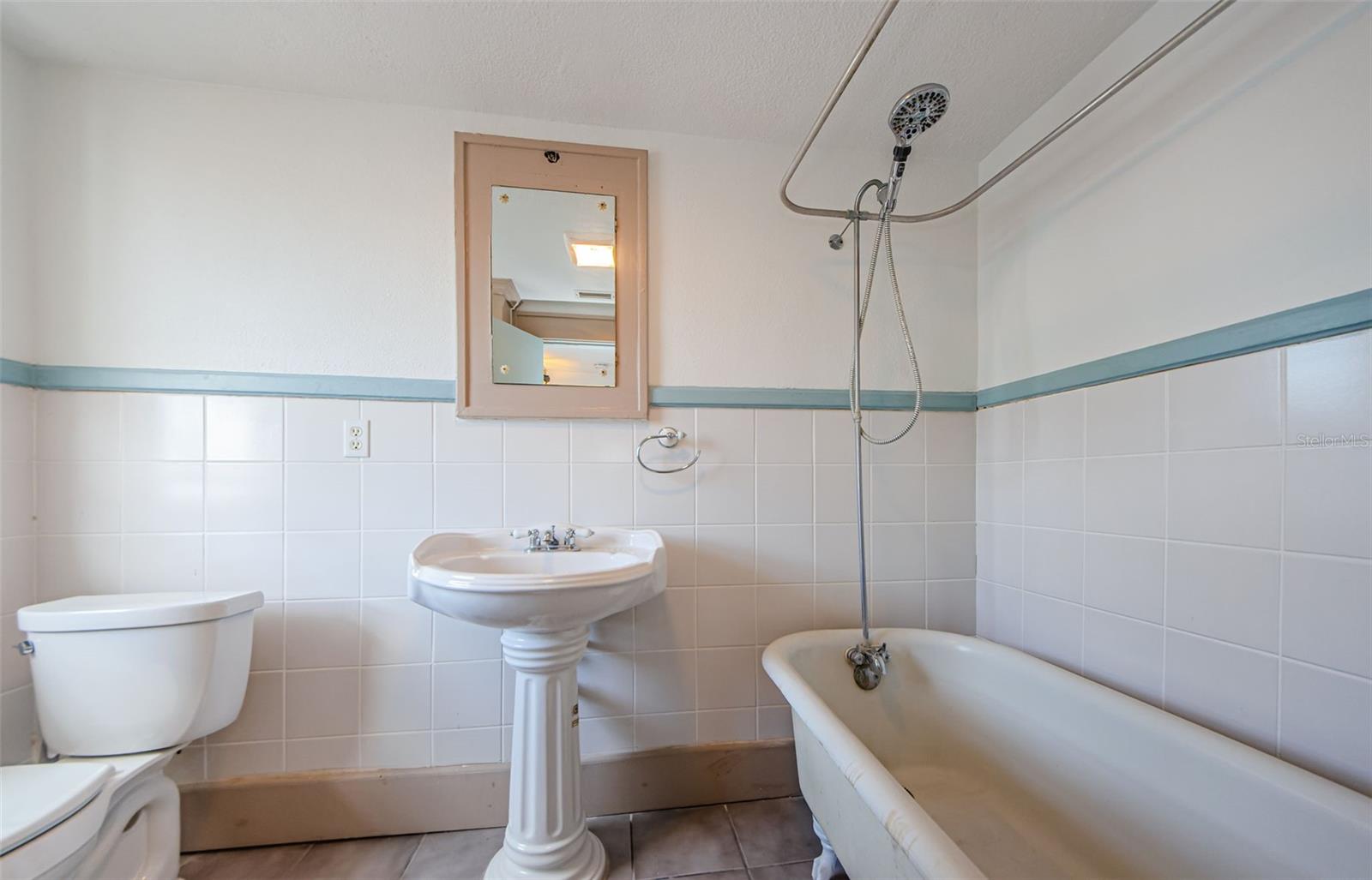 Image 24 of 32 For 620 Earle Avenue N