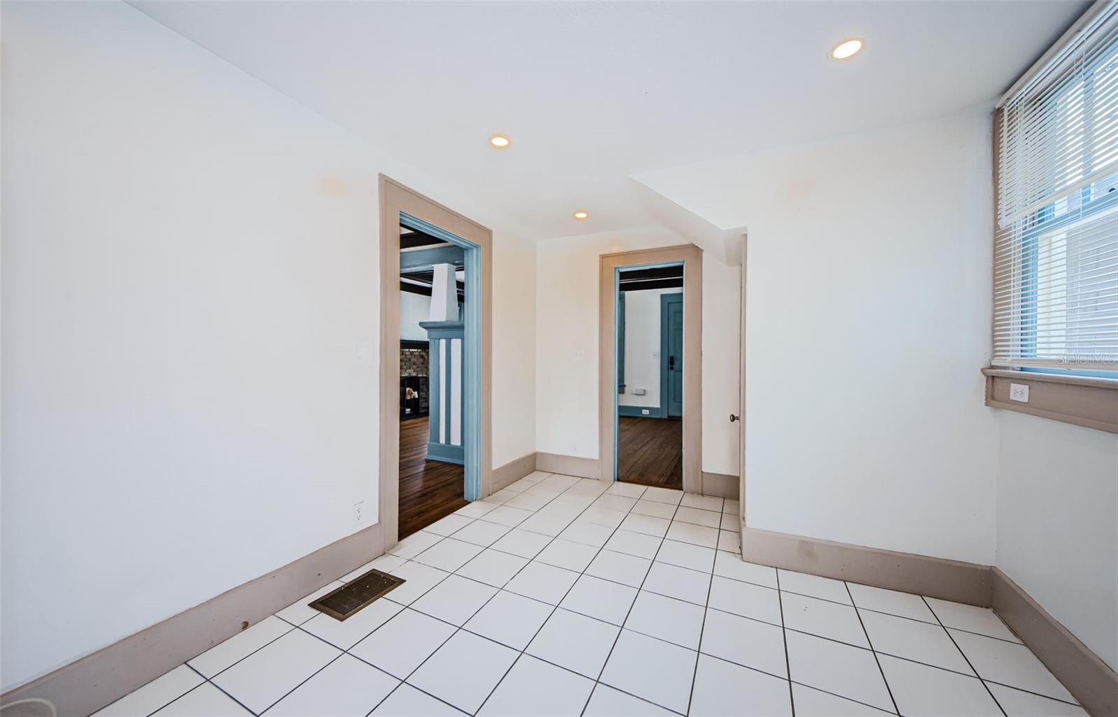 Image 27 of 32 For 620 Earle Avenue N